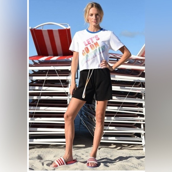 Warm Fun Warm NY Let’s Go On Vacation Tomboy Rainbow Tee T-Shirt Top M - Picture 1 of 5